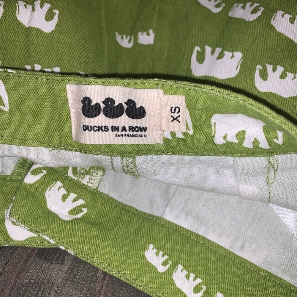 Ducks in a Row Elephant Print High Rise 60s Style Green Retro Novelty Shorts XS - Picture 6 of 7